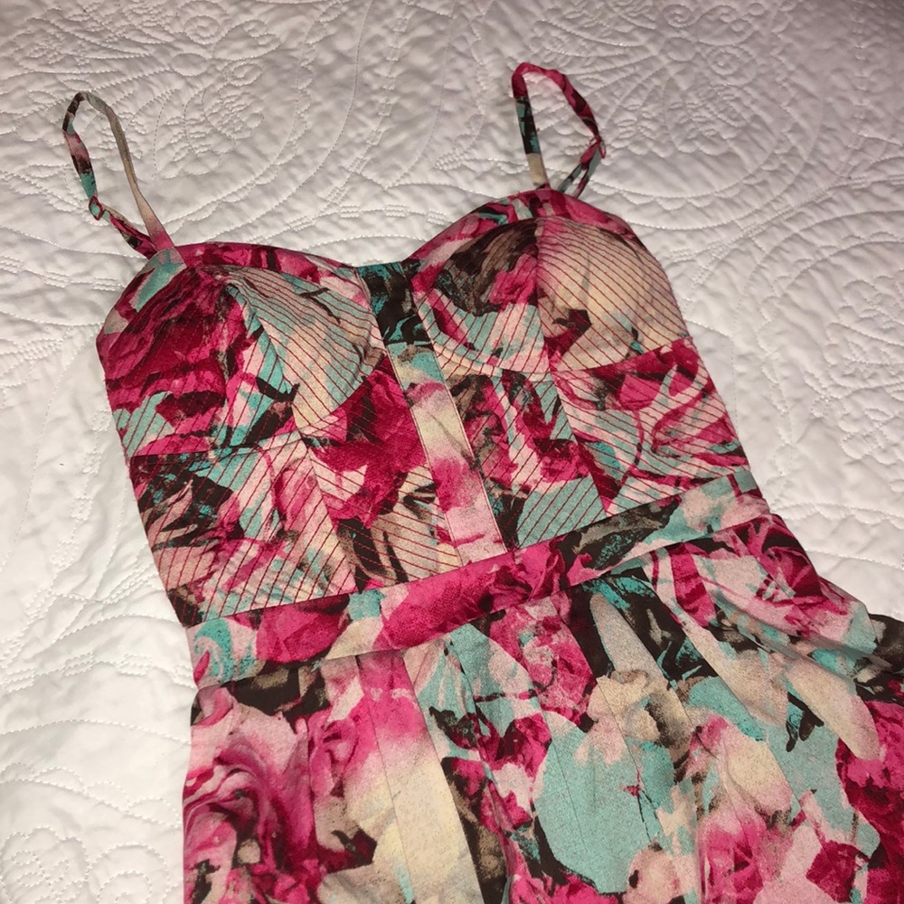 Short floral dress, loose, casual chic